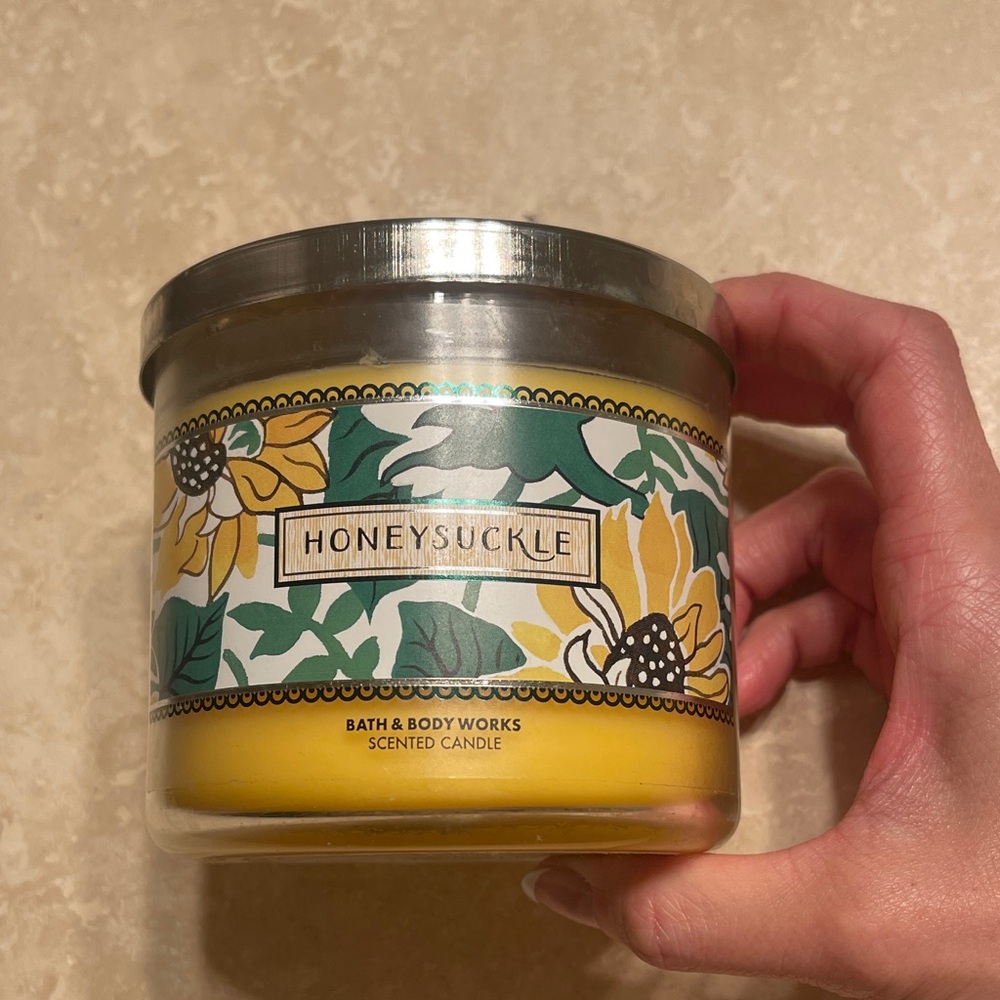 Bath & Body Works Honeysuckle Candle - Yellow and Green
